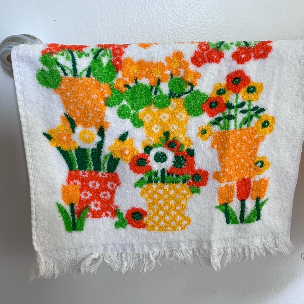 Vintage 80s 100% Cotton Hand Towel USA made tulips flower pot daffodils pair set